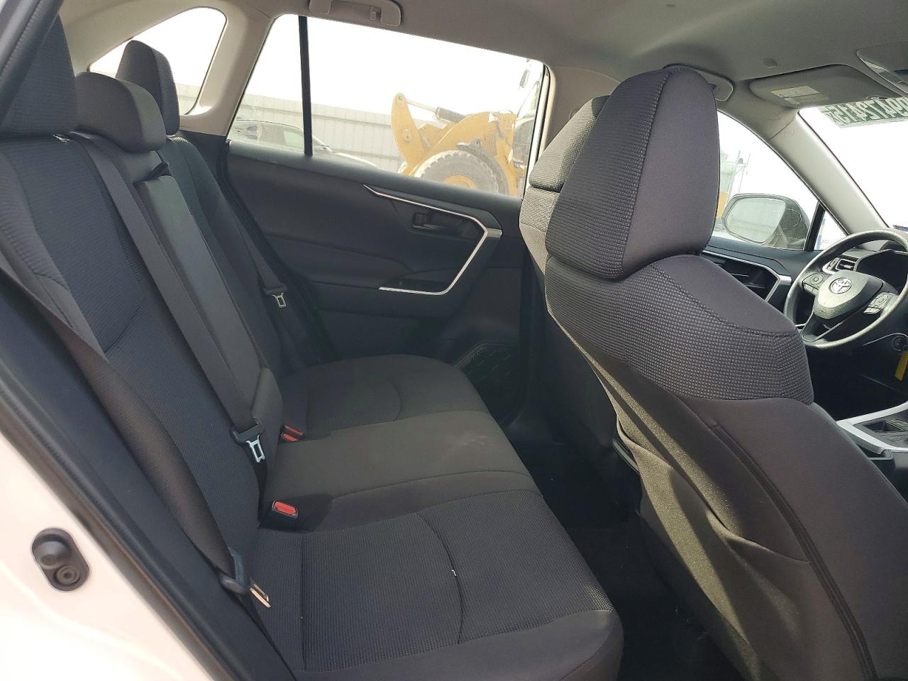 2025 TOYOTA RAV4 LE photo 31