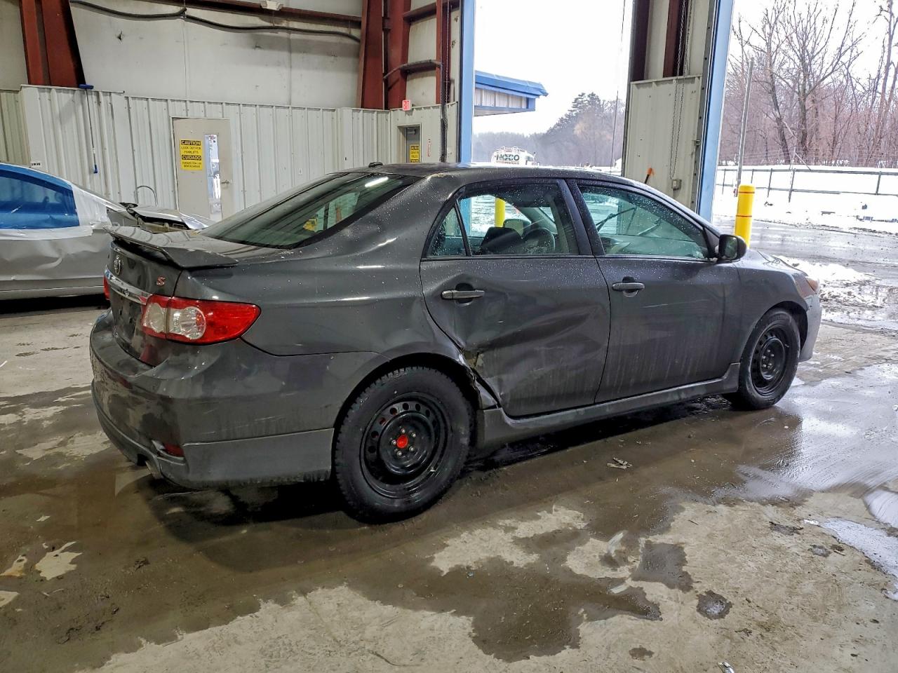 2013 TOYOTA COROLLA BASE photo 3