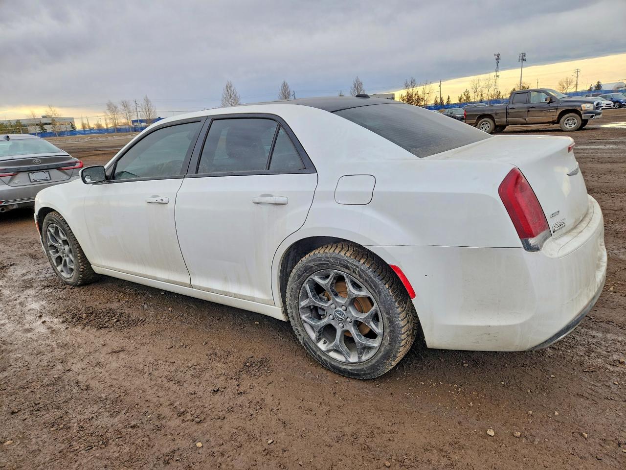 2015 CHRYSLER 300 S photo 2