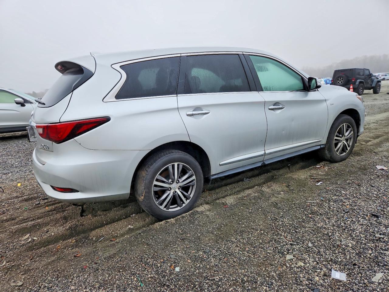 2020 INFINITI QX60 LUXE photo 3