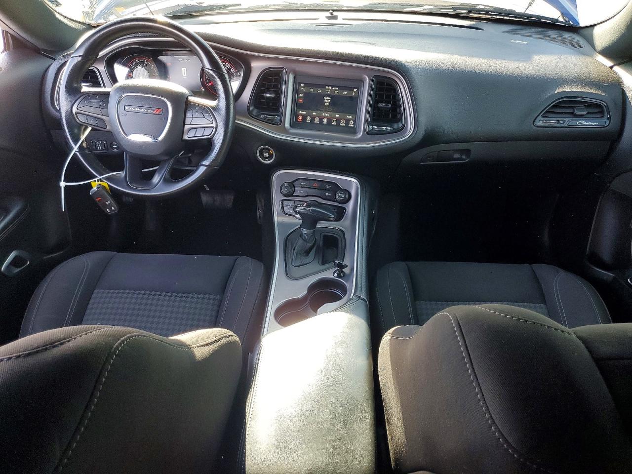 2022 DODGE CHALLENGER SXT photo 8