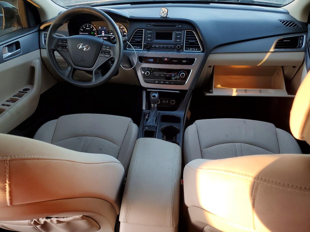 2015 HYUNDAI SONATA SE photo 8