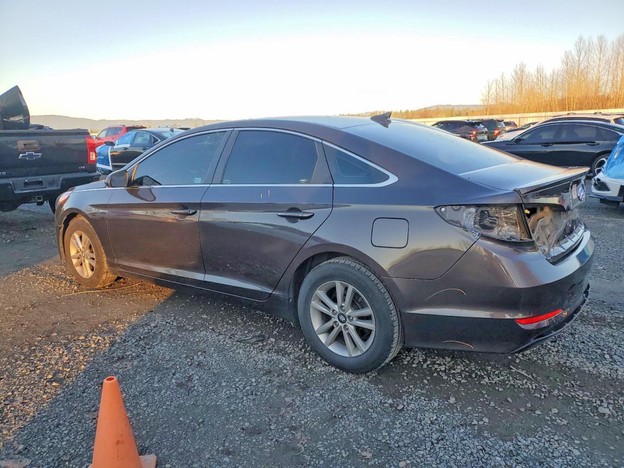 2015 HYUNDAI SONATA SE photo 2
