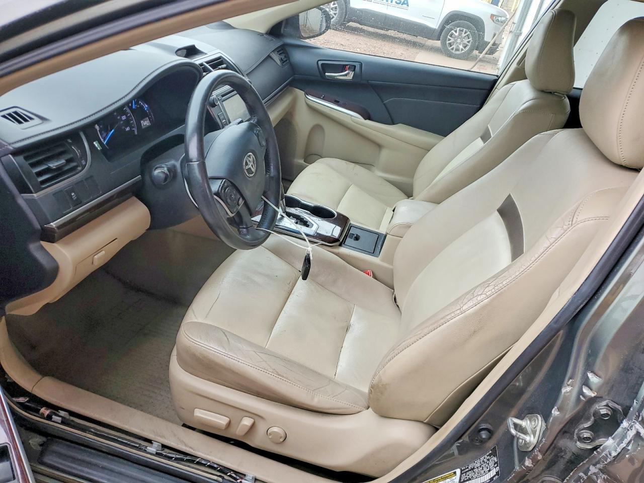 2014 TOYOTA CAMRY L photo 7