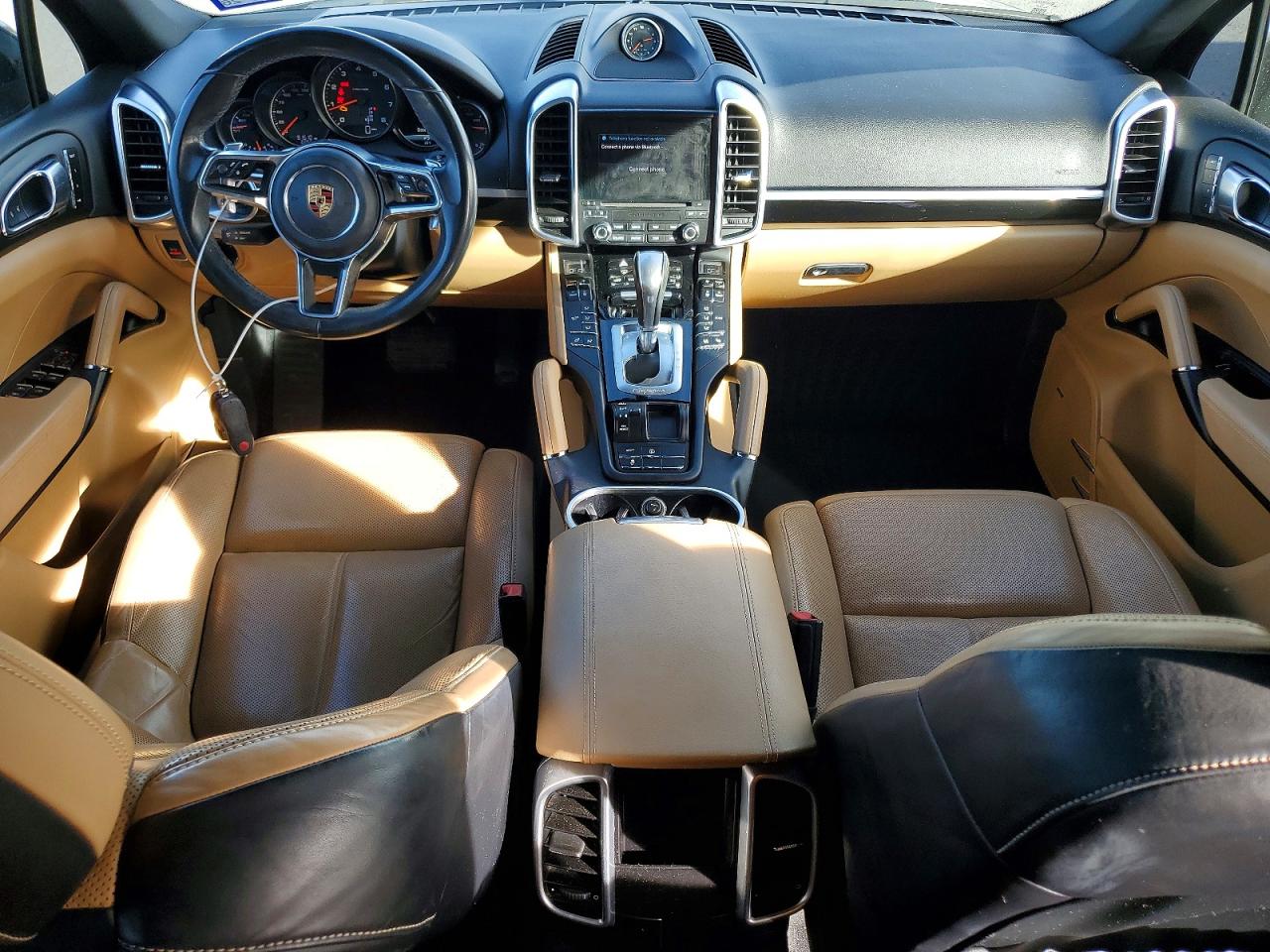 2017 PORSCHE CAYENNE photo 8