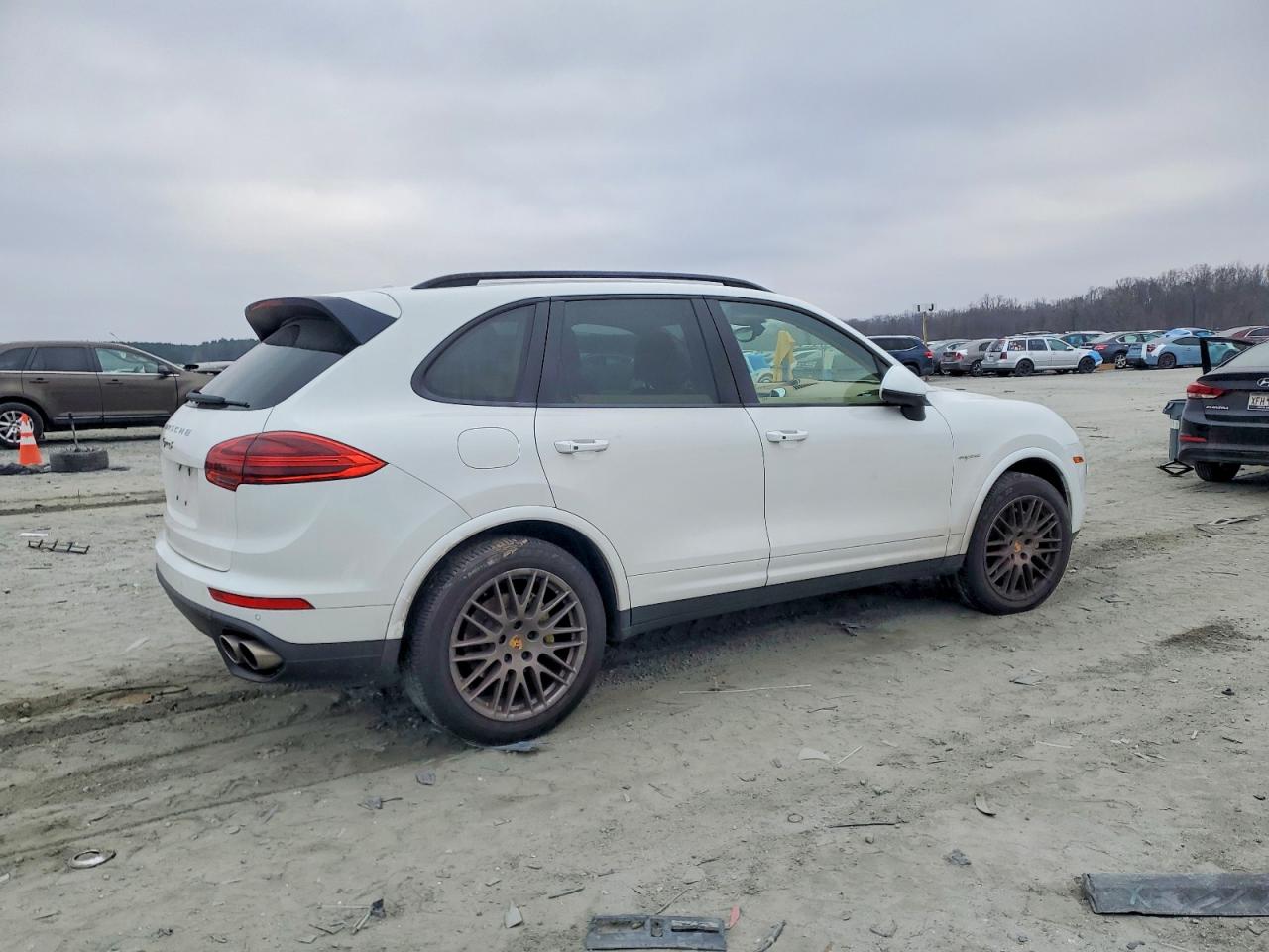 2017 PORSCHE CAYENNE SE HYBRID PLATINUM photo 3