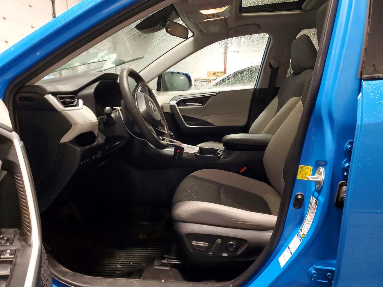 2021 TOYOTA RAV4 XLE photo 7