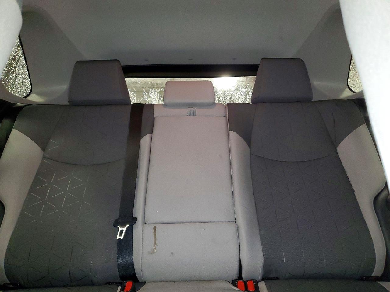2021 TOYOTA RAV4 XLE photo 10