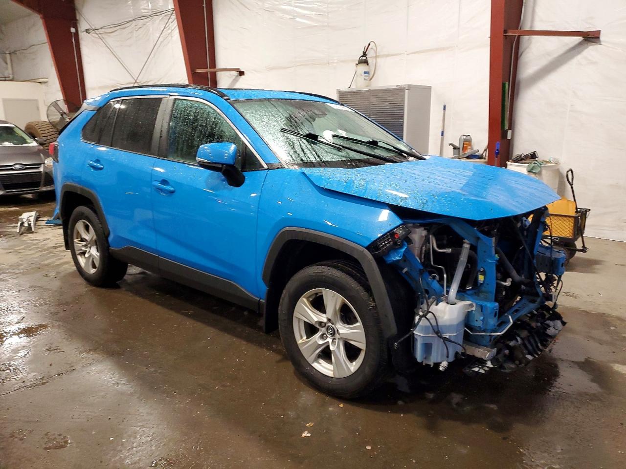 2021 TOYOTA RAV4 XLE photo 4