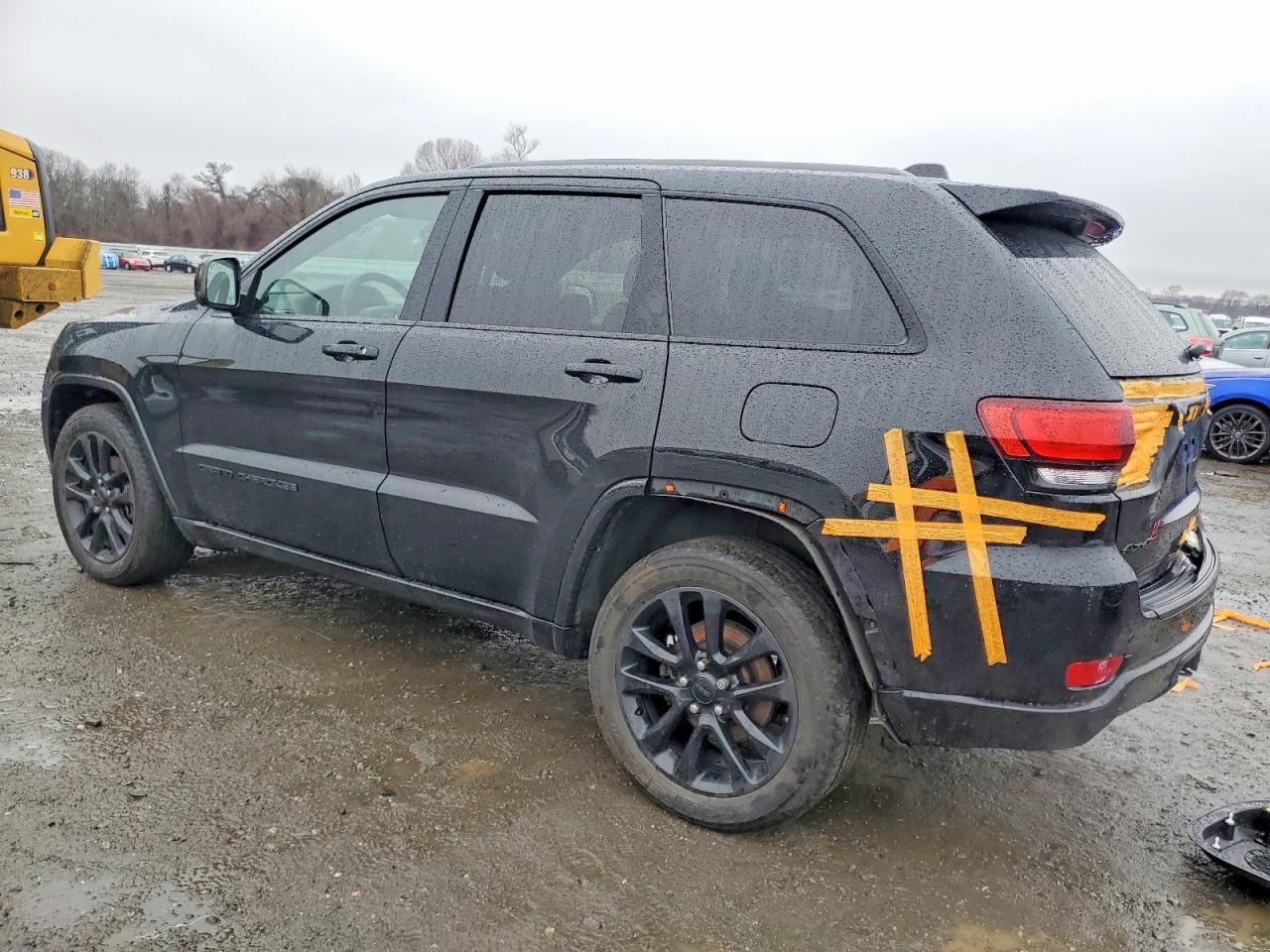 2020 JEEP GRAND CHEROKEE LAREDO photo 2
