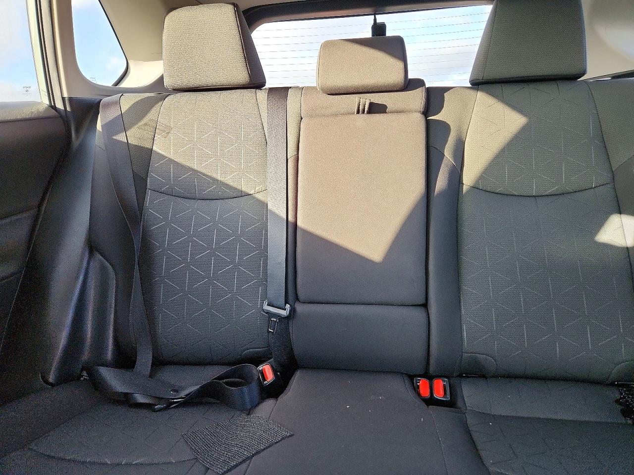 2021 TOYOTA RAV4 XLE photo 10