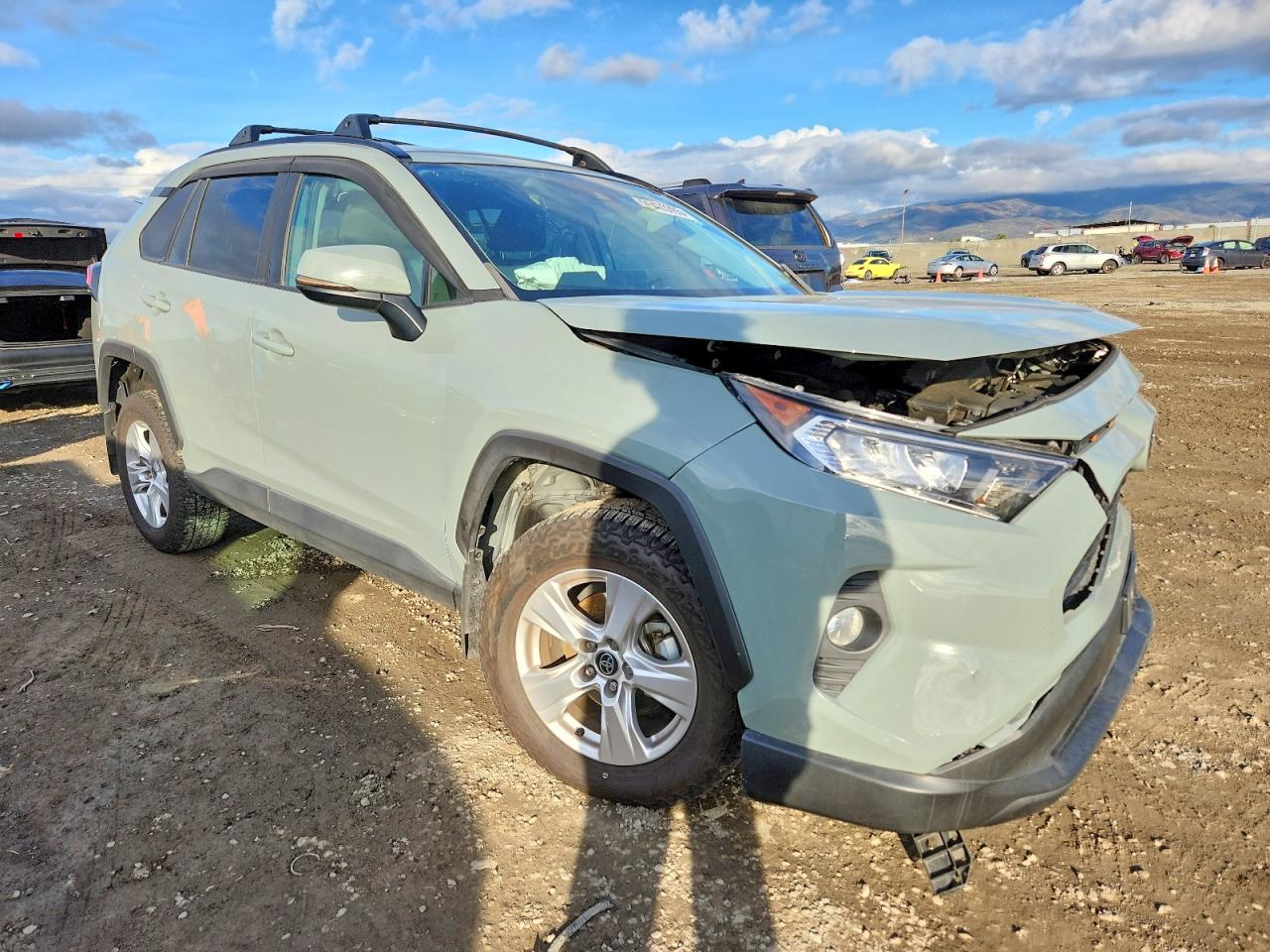 2021 TOYOTA RAV4 XLE photo 4