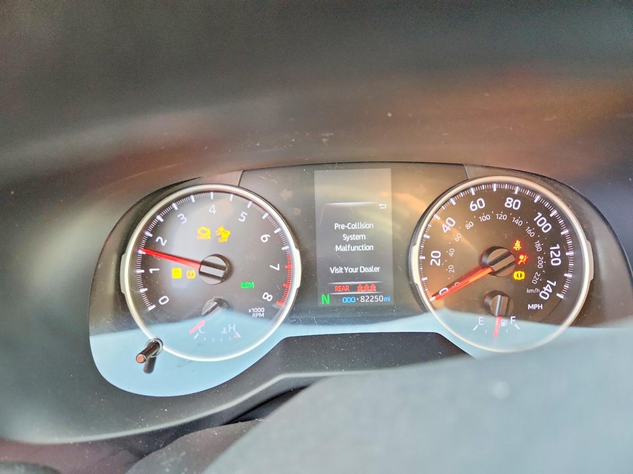 2021 TOYOTA RAV4 XLE photo 9