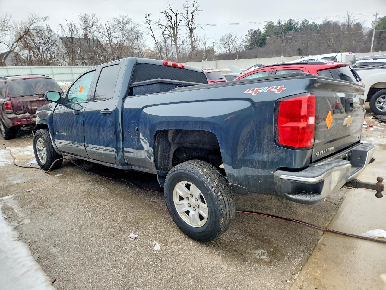 2017 CHEVROLET SILVERADO K1500 LT photo 2