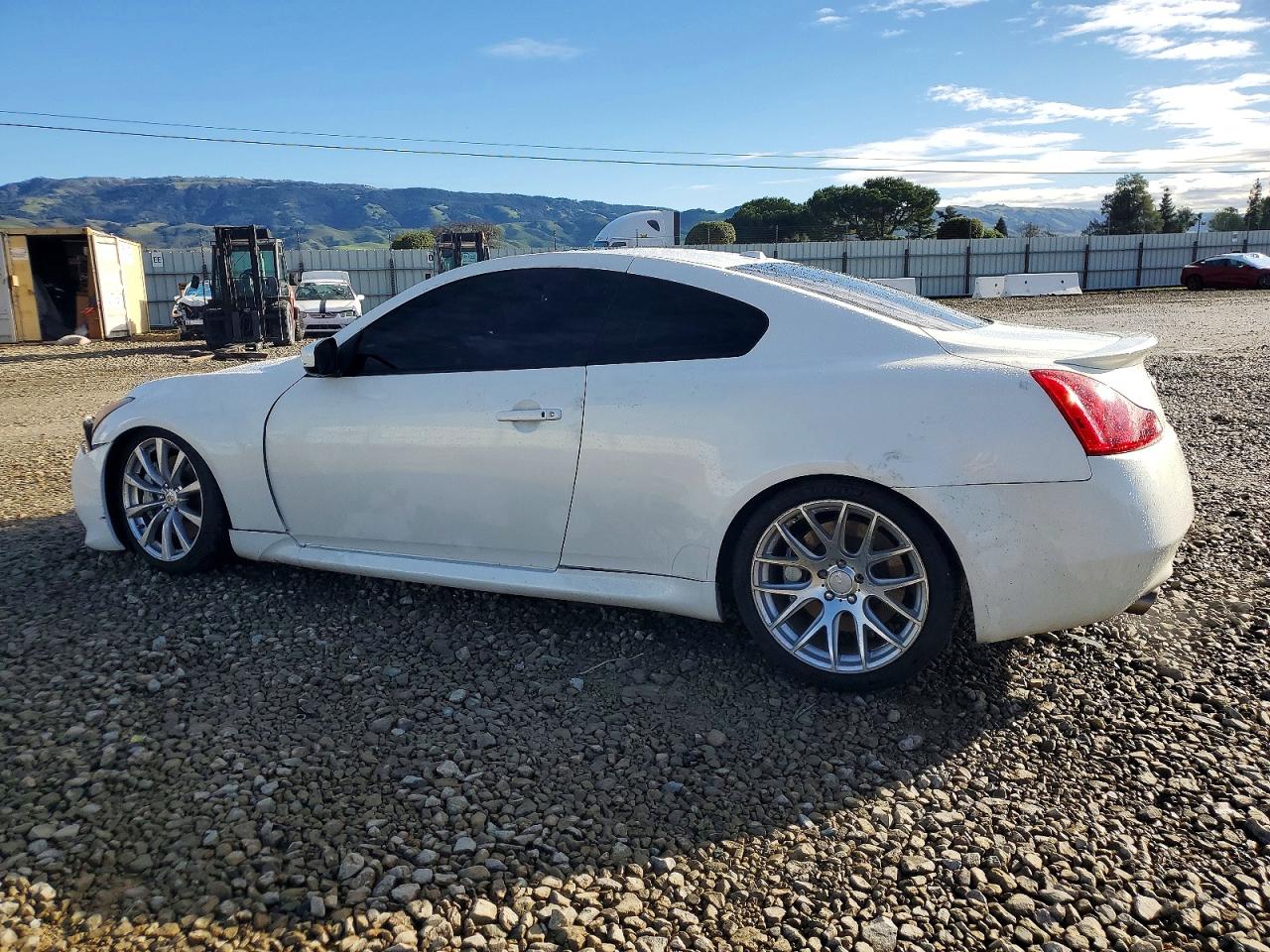 2009 INFINITI G37 BASE photo 2