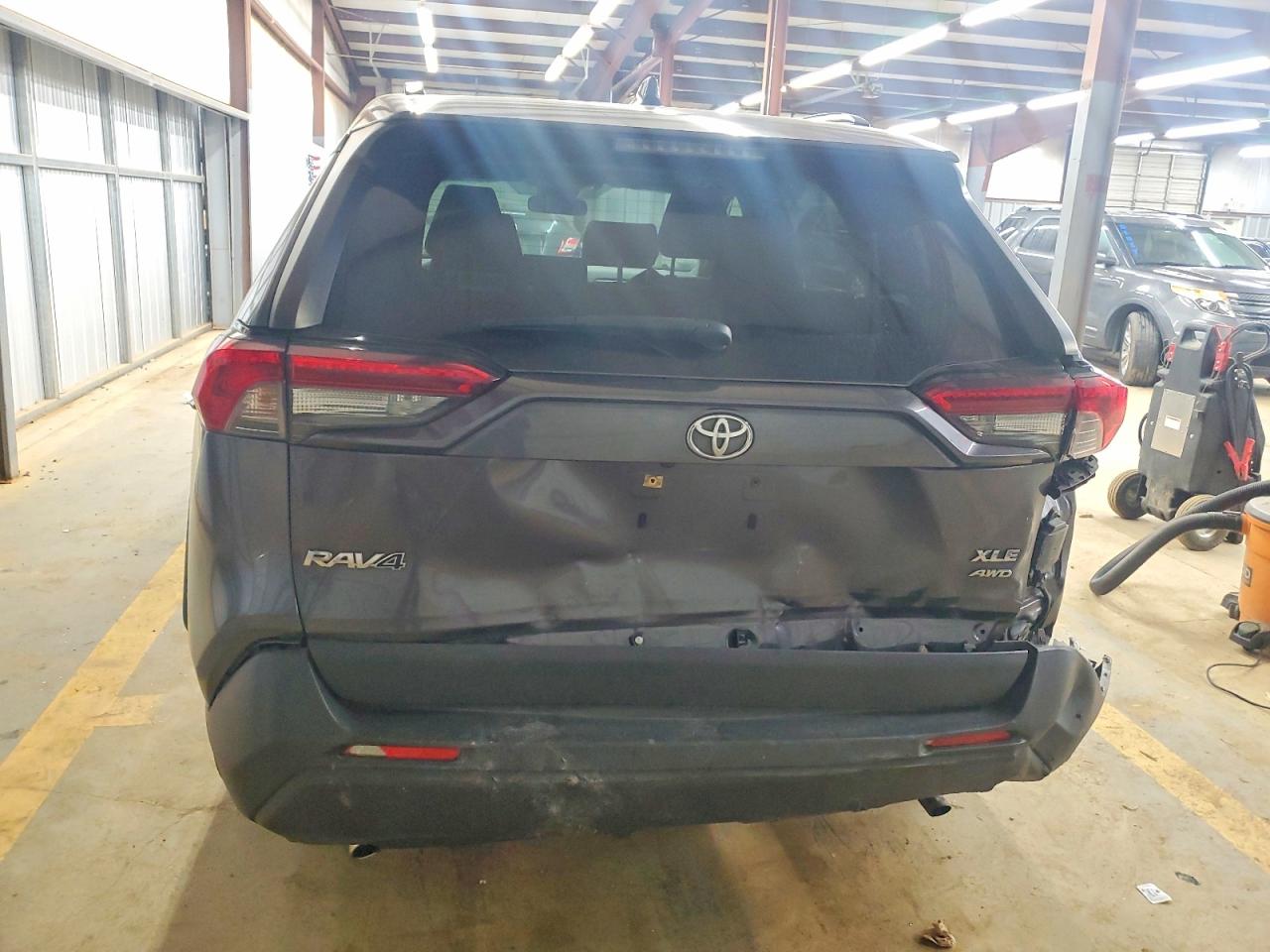 2019 TOYOTA RAV4 XLE photo 6