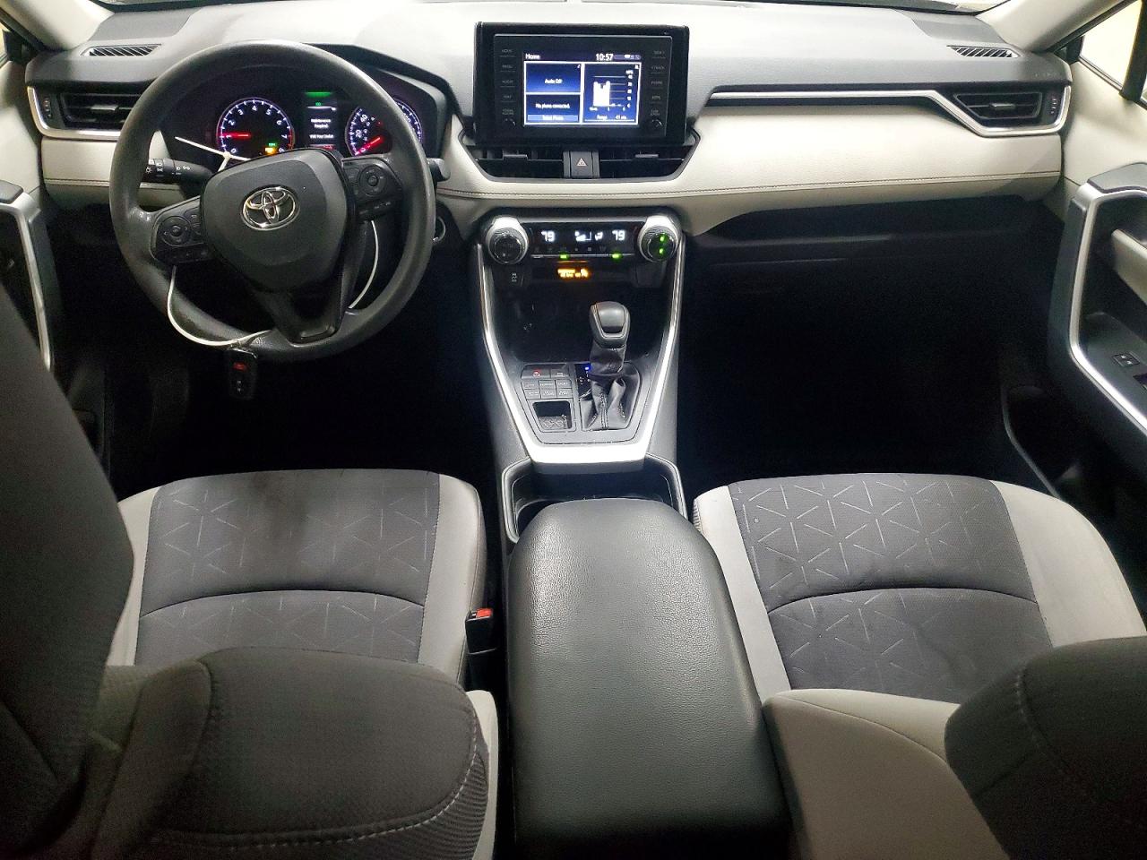 2019 TOYOTA RAV4 XLE photo 8
