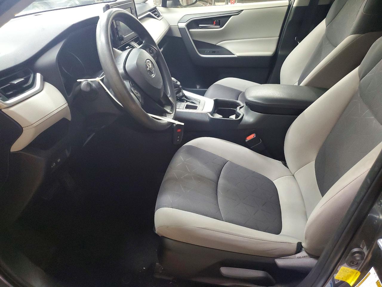 2019 TOYOTA RAV4 XLE photo 7