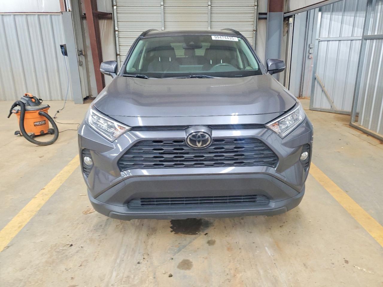 2019 TOYOTA RAV4 XLE photo 5
