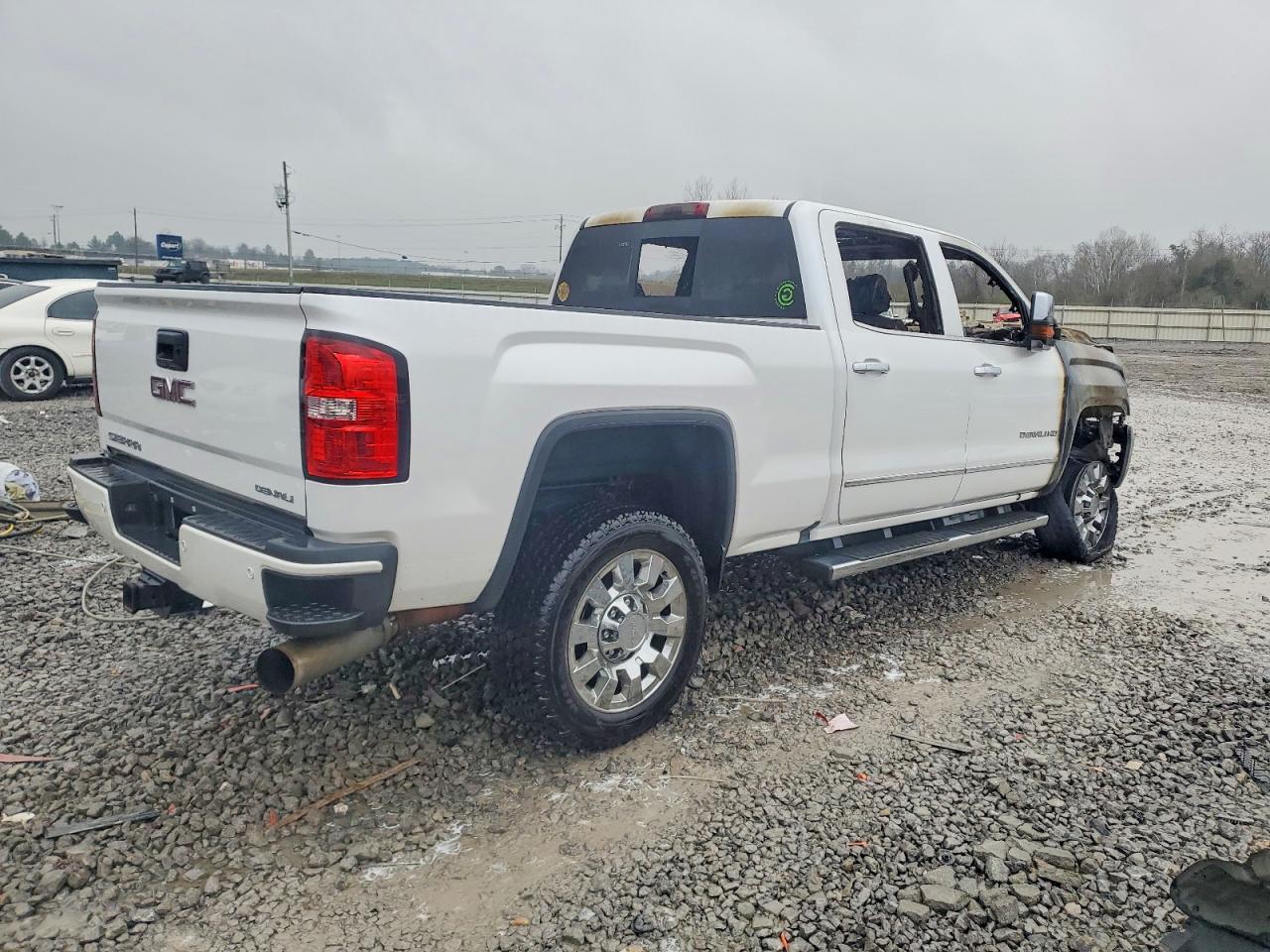 2019 GMC SIERRA K2500 DENALI photo 3