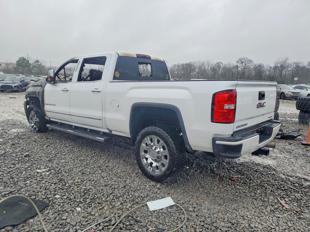 2019 GMC SIERRA K2500 DENALI photo 2