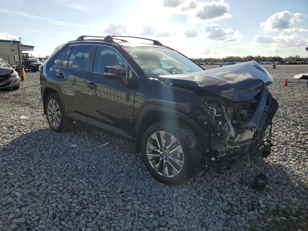 2022 TOYOTA RAV4 XLE PREMIUM photo 4
