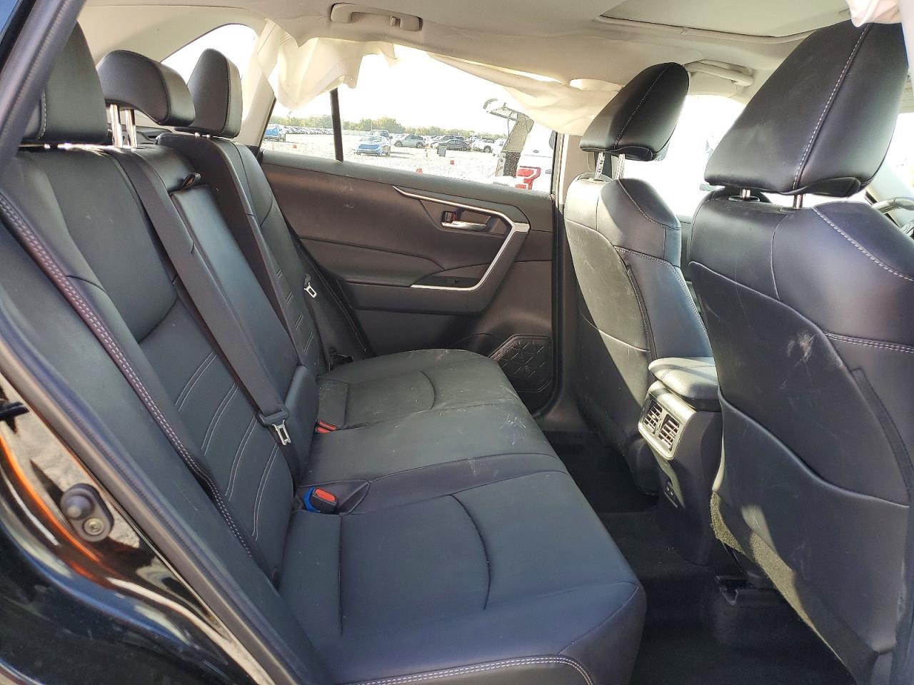 2022 TOYOTA RAV4 XLE PREMIUM photo 11