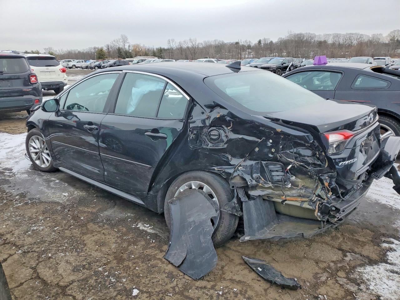 2021 TOYOTA COROLLA XLE photo 2