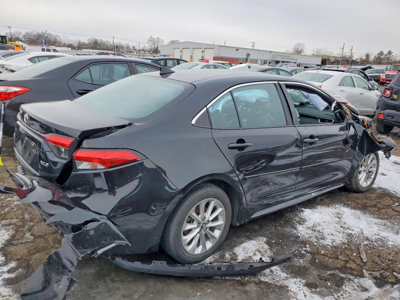 2021 TOYOTA COROLLA XLE photo 3