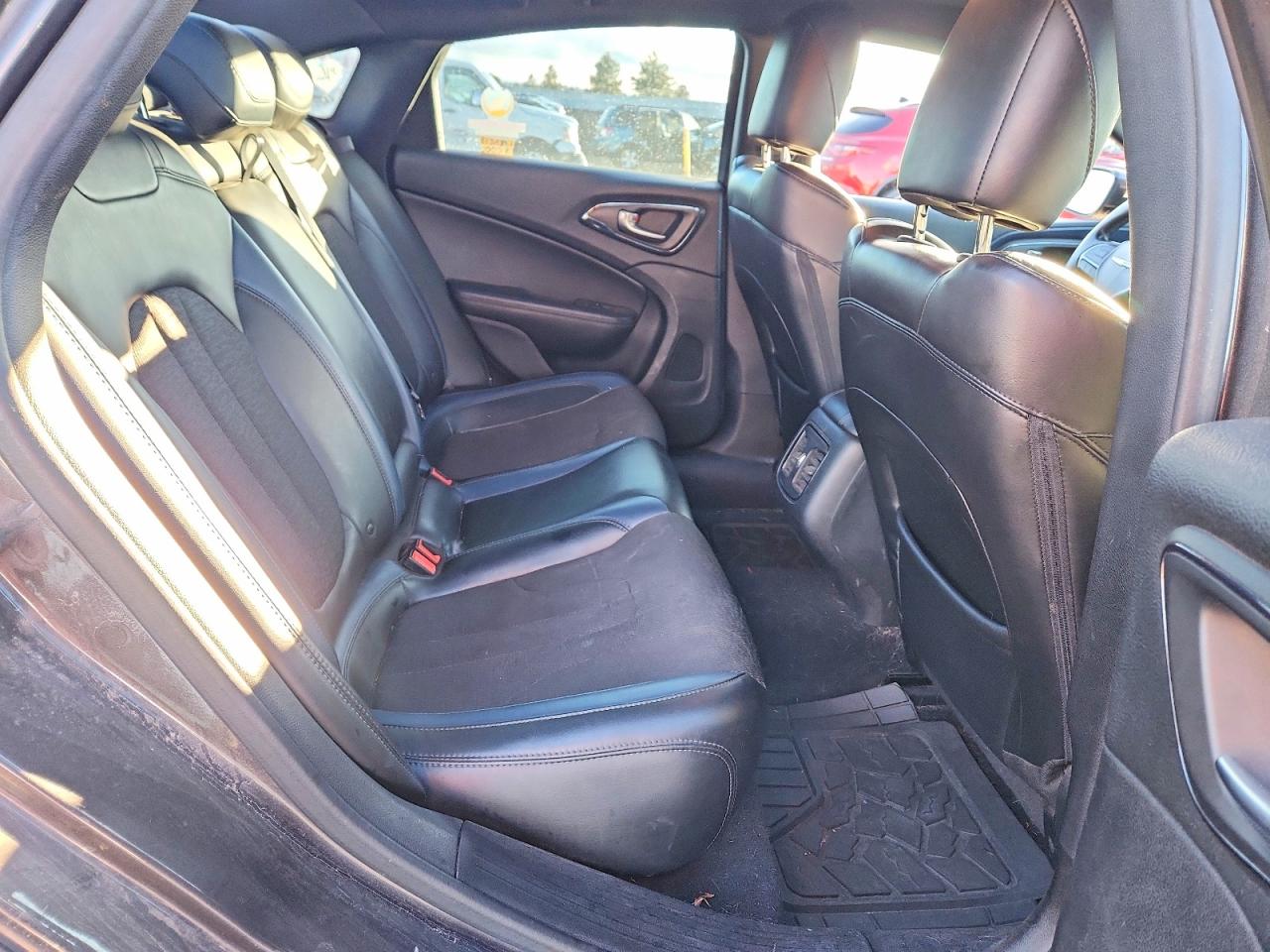 2015 CHRYSLER 200 S photo 10