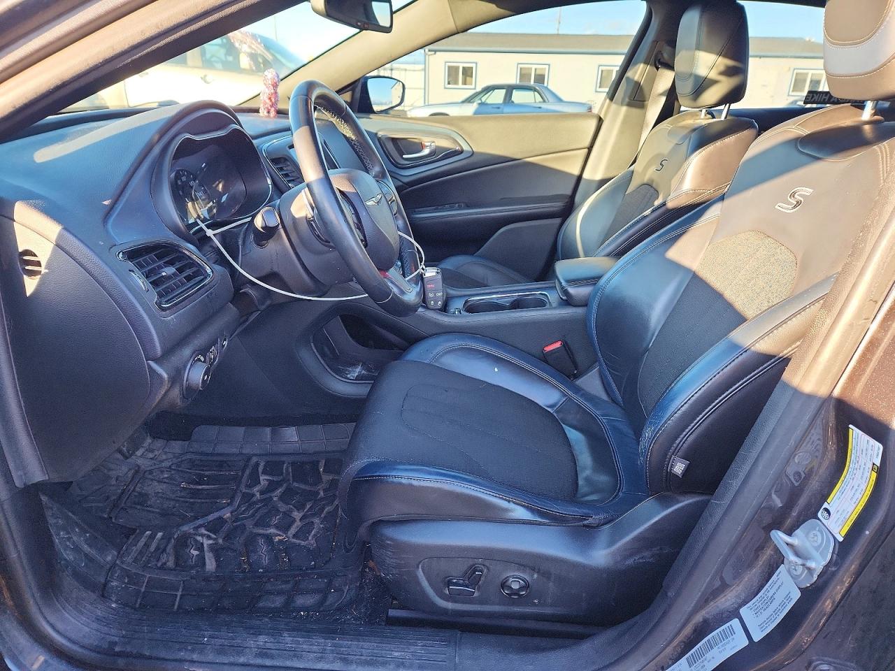 2015 CHRYSLER 200 S photo 7