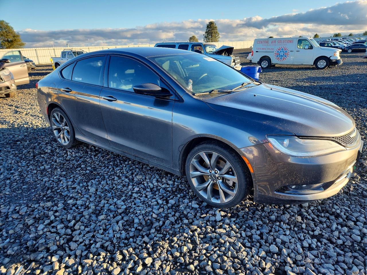 2015 CHRYSLER 200 S photo 4