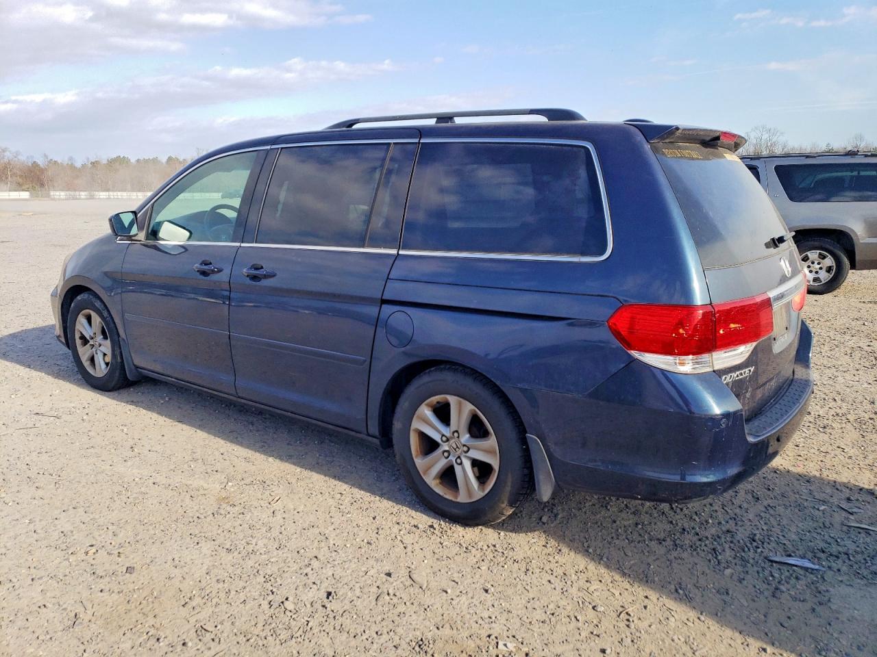 2010 HONDA ODYSSEY TOURING photo 2
