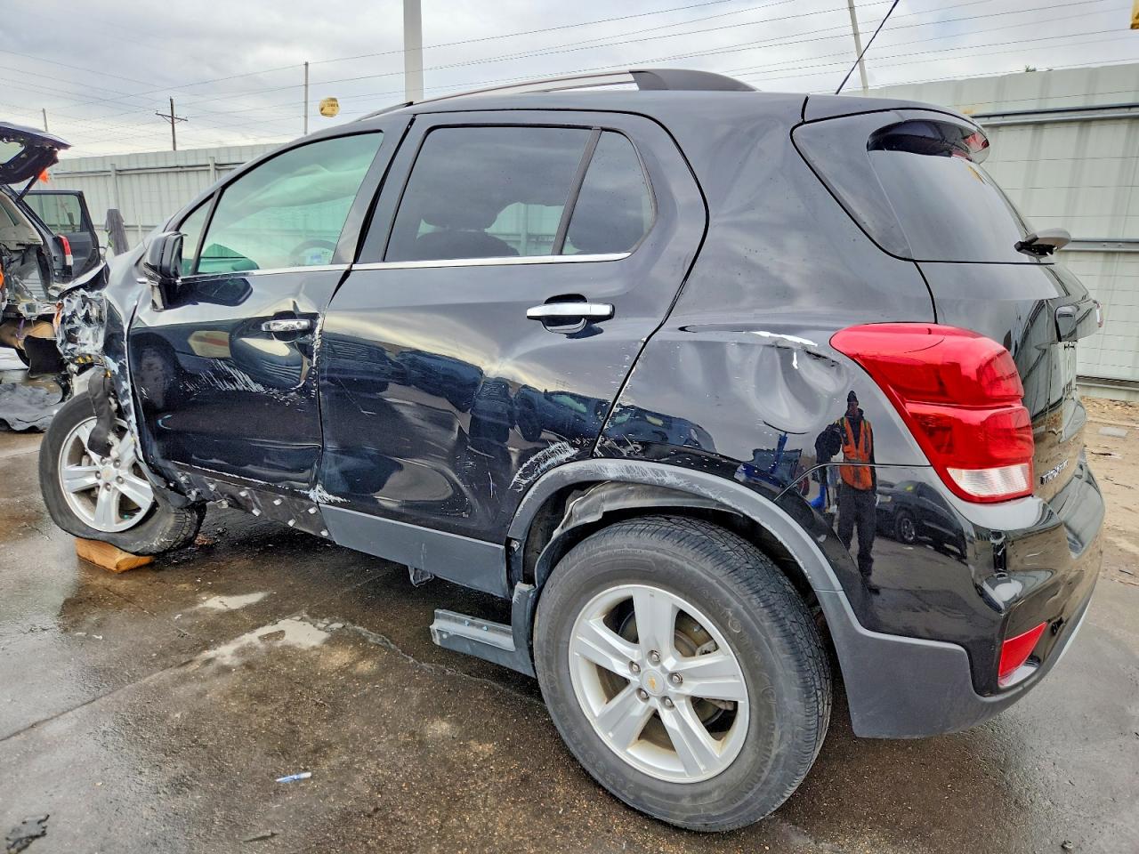 2019 CHEVROLET TRAX 1LT photo 2
