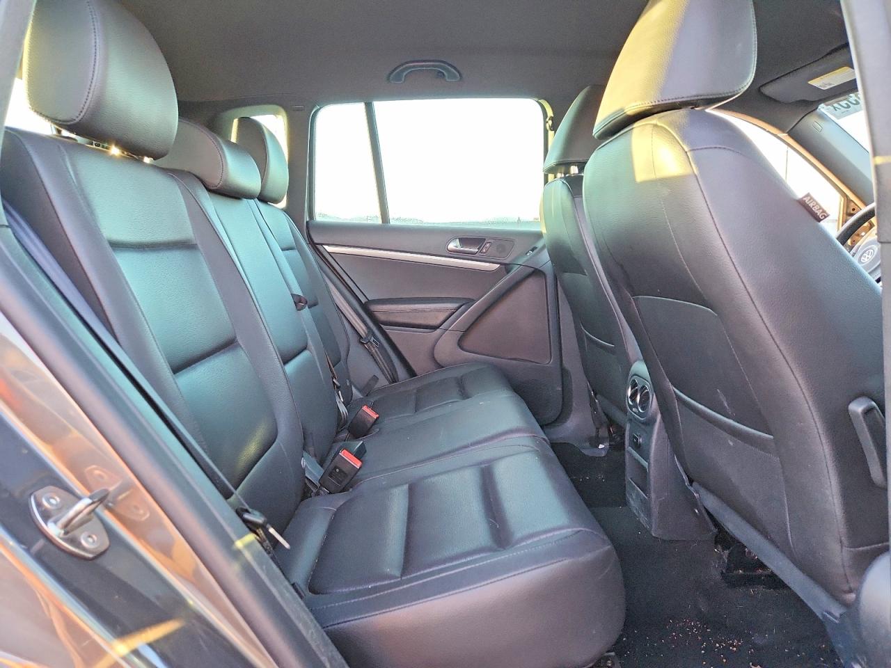 2016 VOLKSWAGEN TIGUAN S photo 11