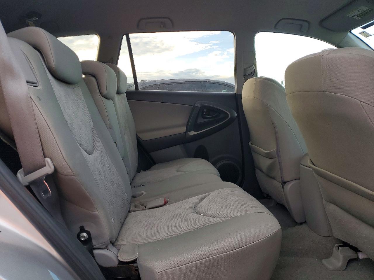 2010 TOYOTA RAV4 photo 11