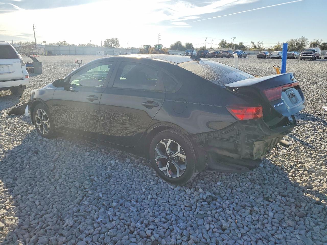 2021 KIA FORTE FE photo 2
