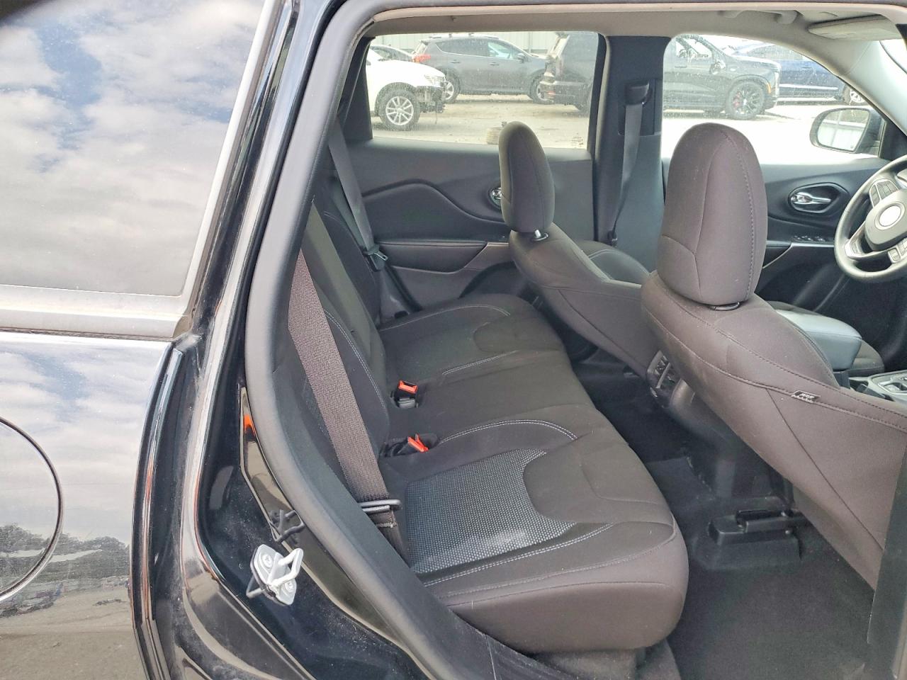 2021 JEEP CHEROKEE LATITUDE photo 11