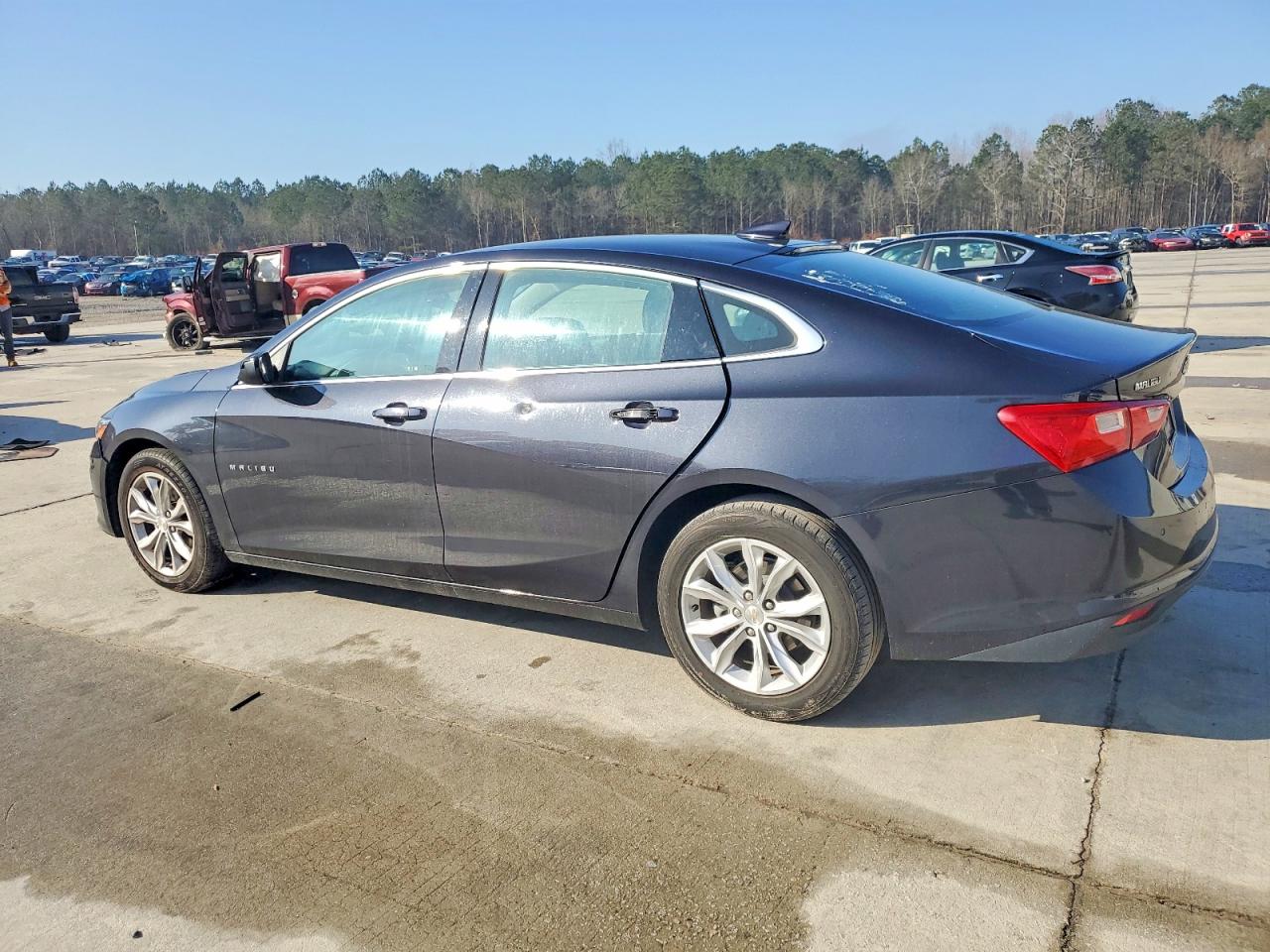 2023 CHEVROLET MALIBU LT photo 2