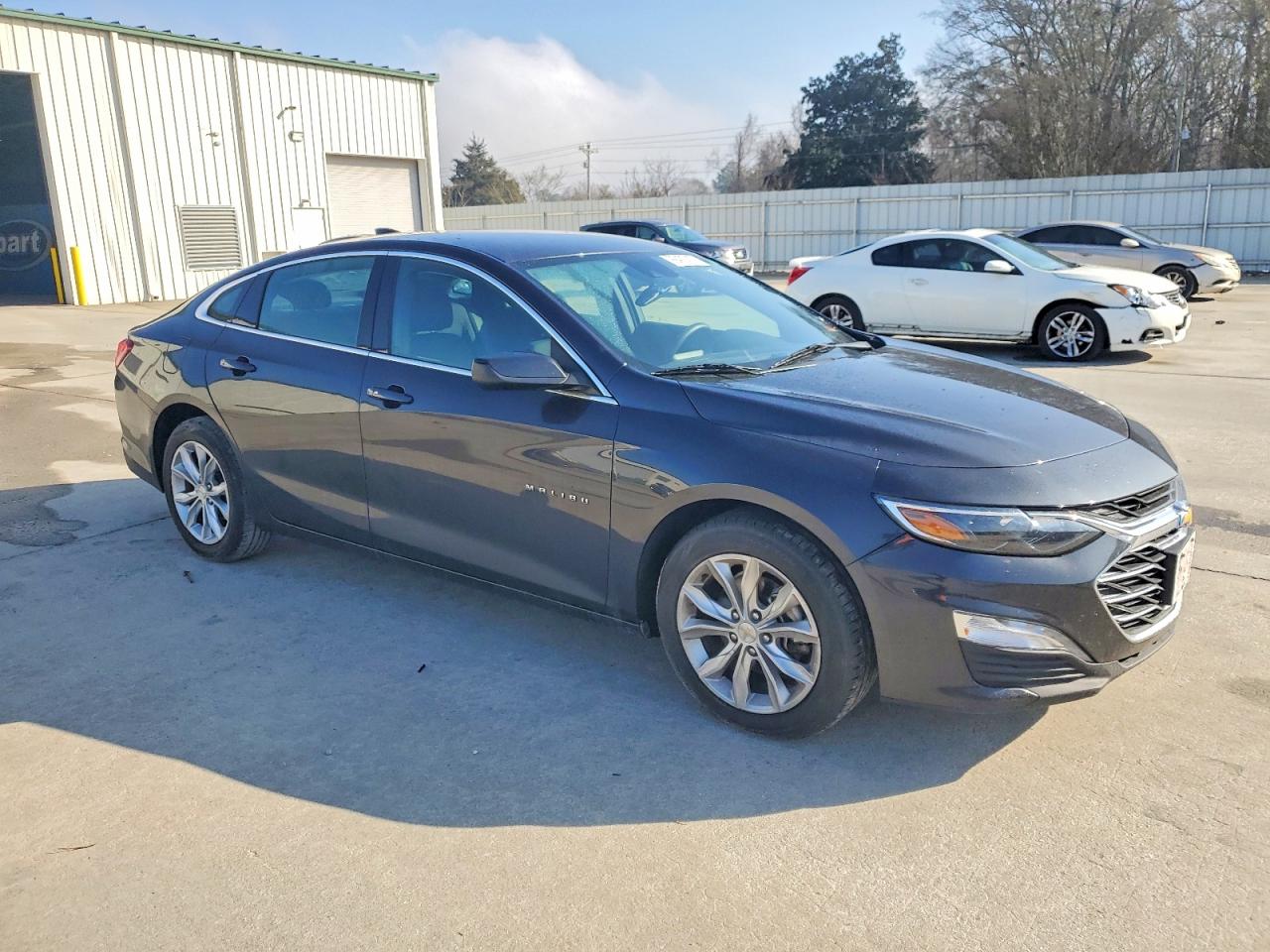 2023 CHEVROLET MALIBU LT photo 4