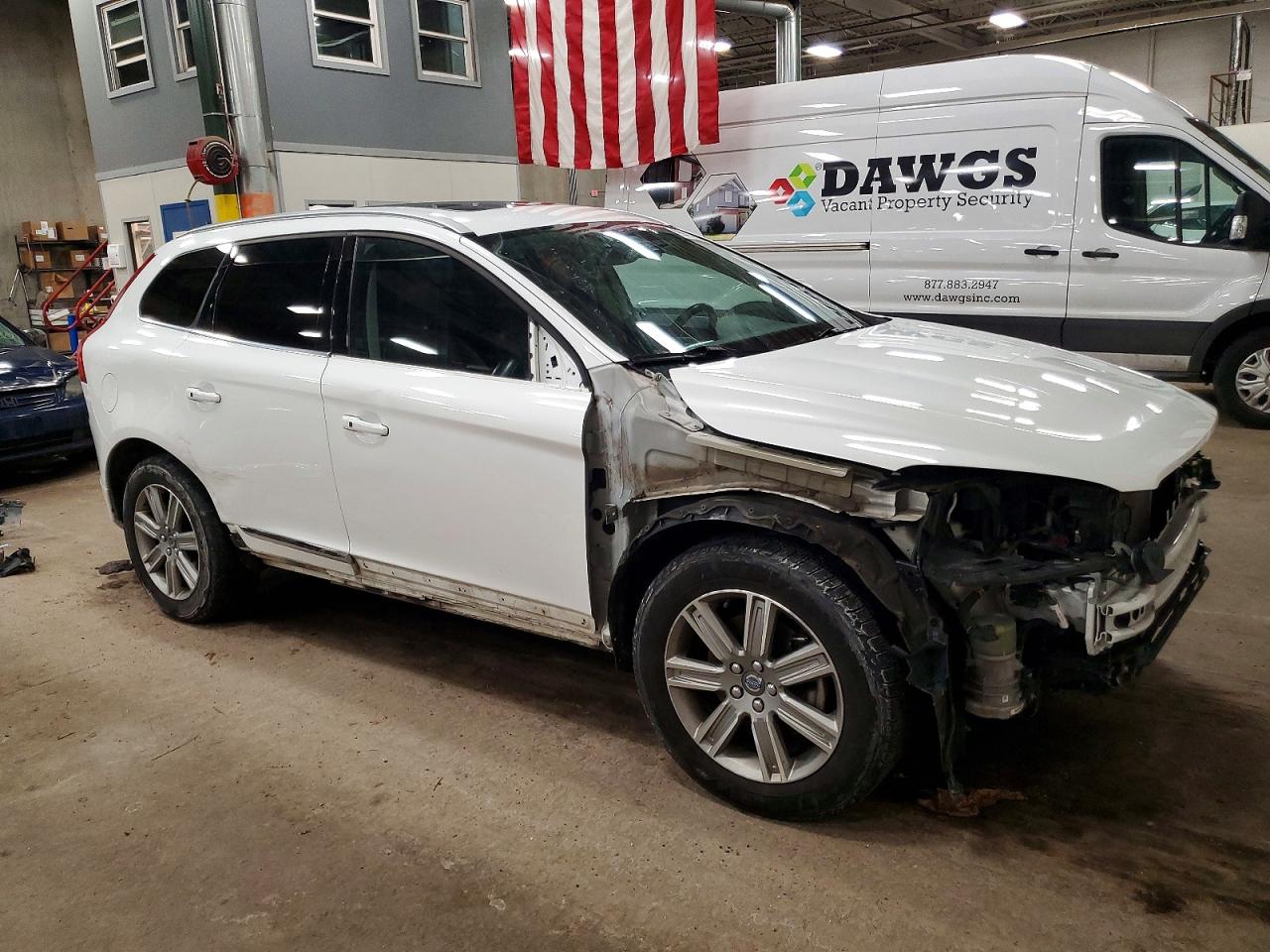 2017 VOLVO XC60 T5 INSCRIPTION photo 4