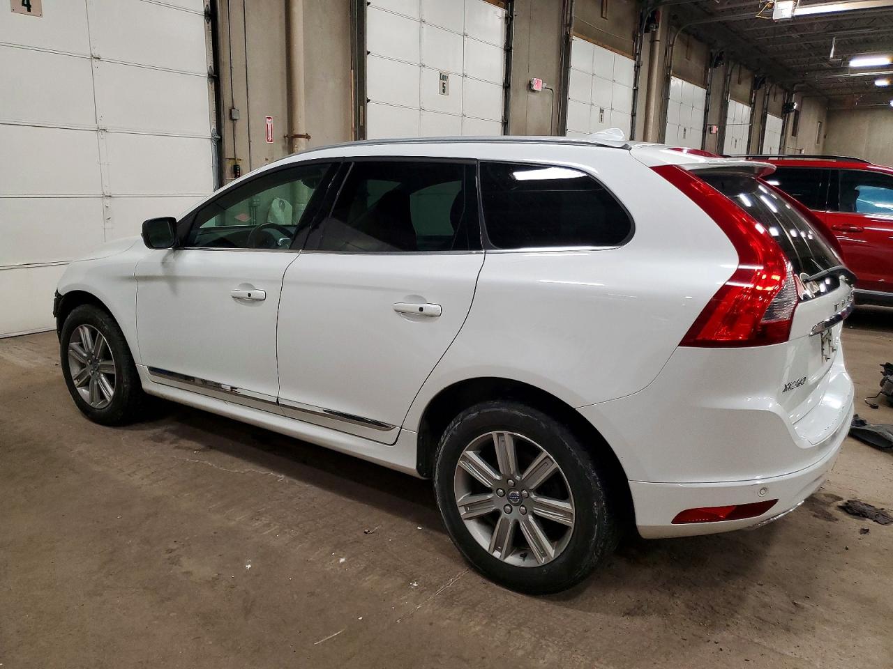 2017 VOLVO XC60 T5 INSCRIPTION photo 2
