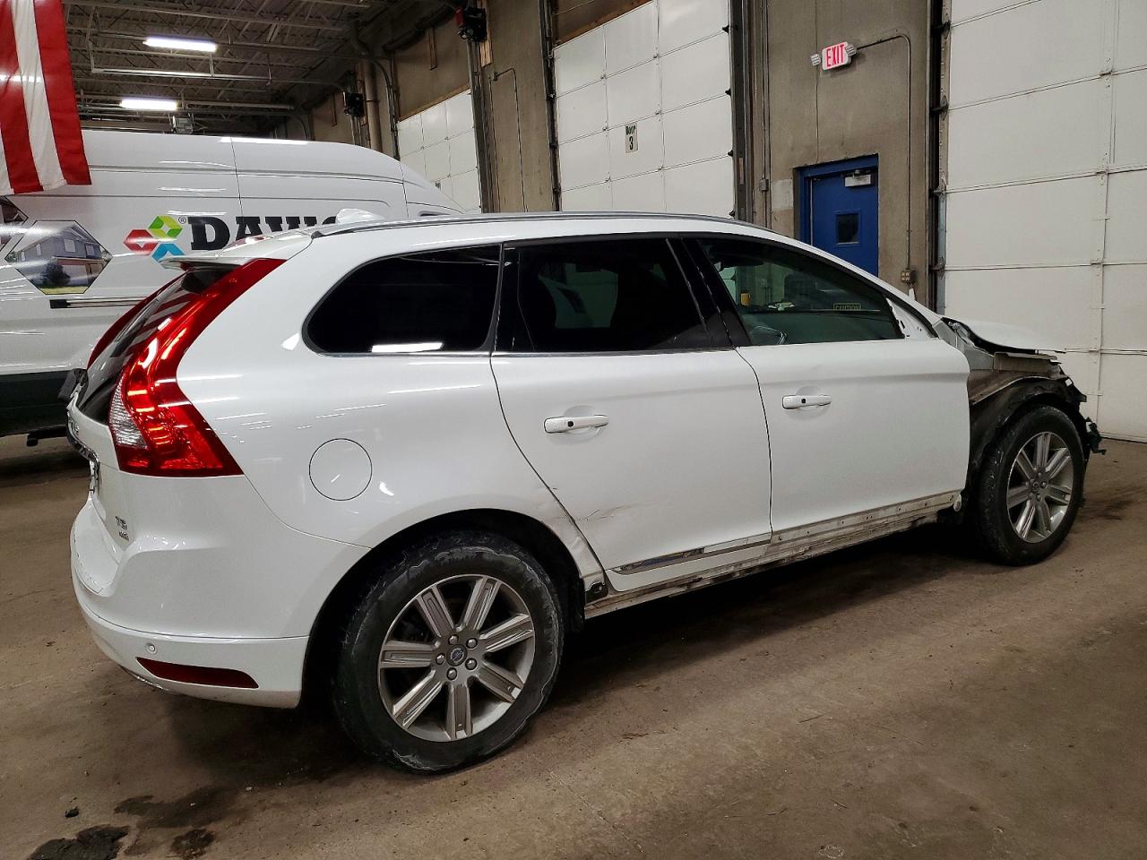 2017 VOLVO XC60 T5 INSCRIPTION photo 3