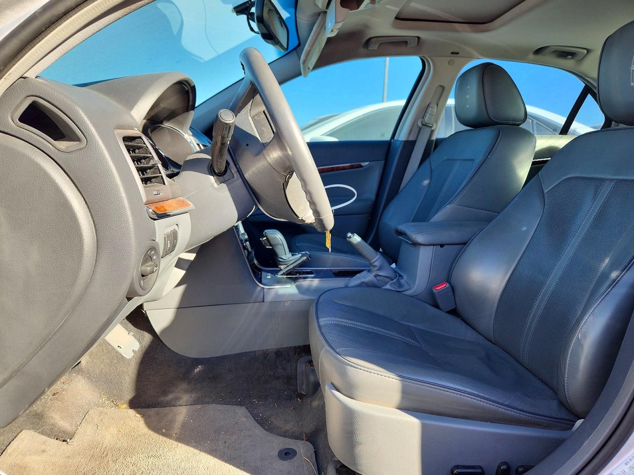 2010 LINCOLN MKZ photo 19