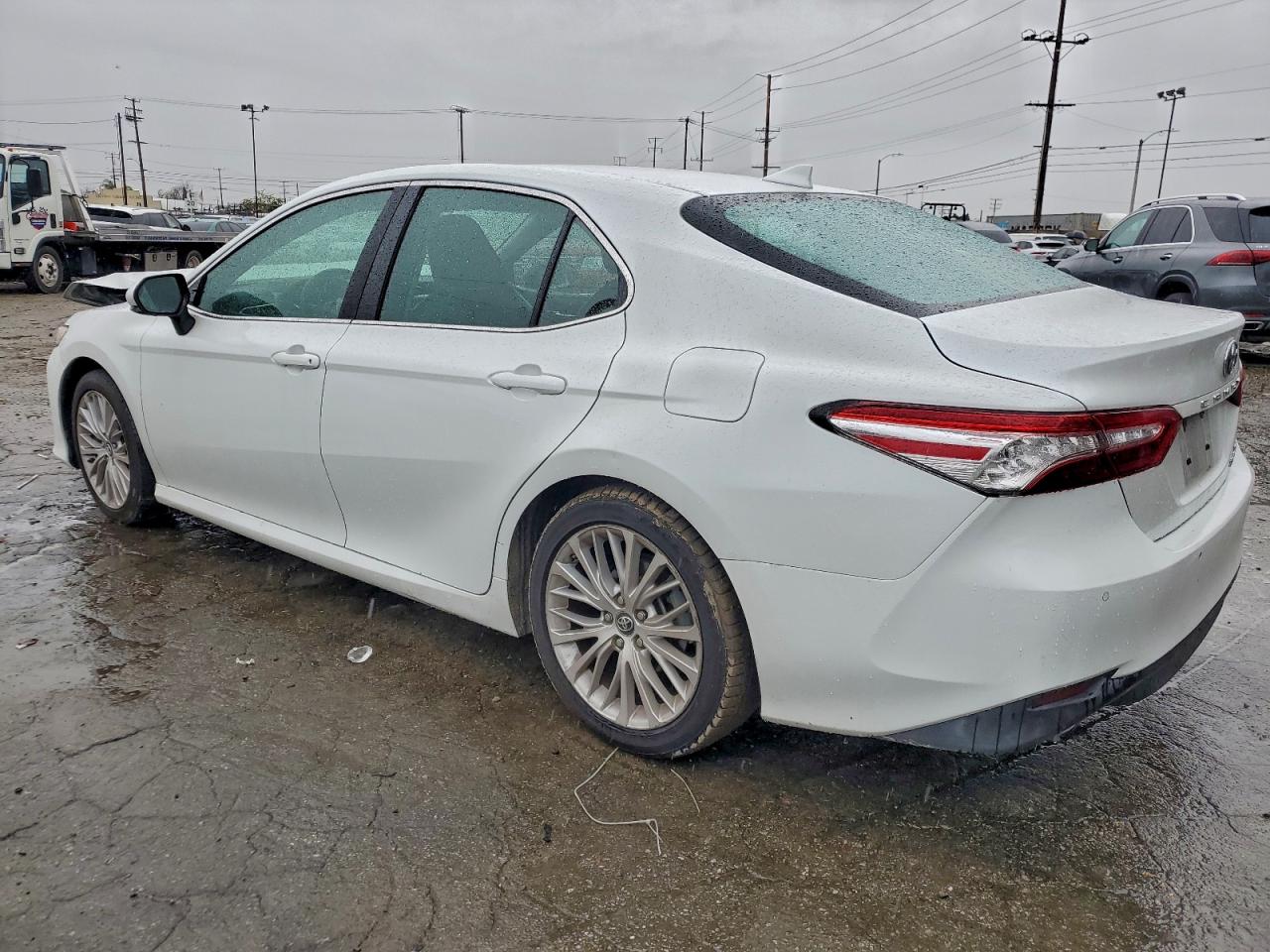 2018 TOYOTA CAMRY HYBRID photo 2