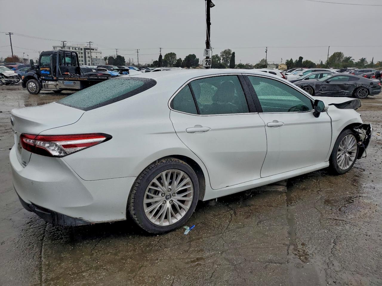 2018 TOYOTA CAMRY HYBRID photo 3