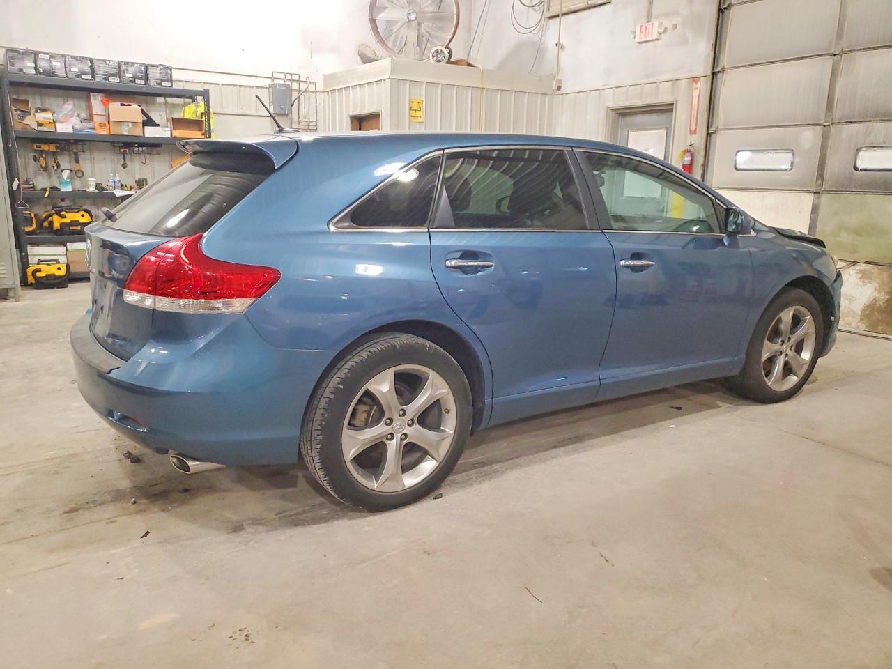 2010 TOYOTA VENZA photo 3
