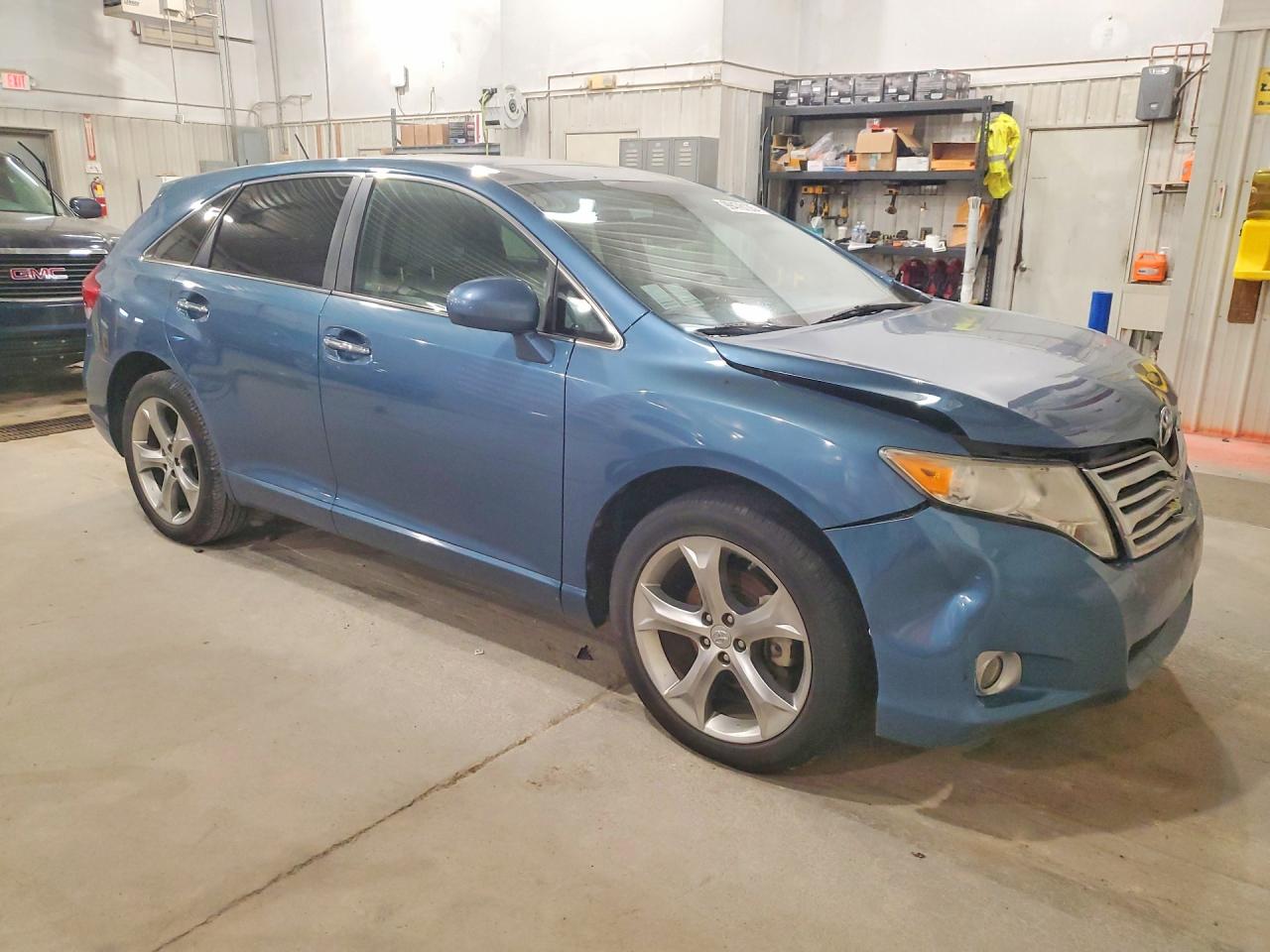 2010 TOYOTA VENZA photo 4