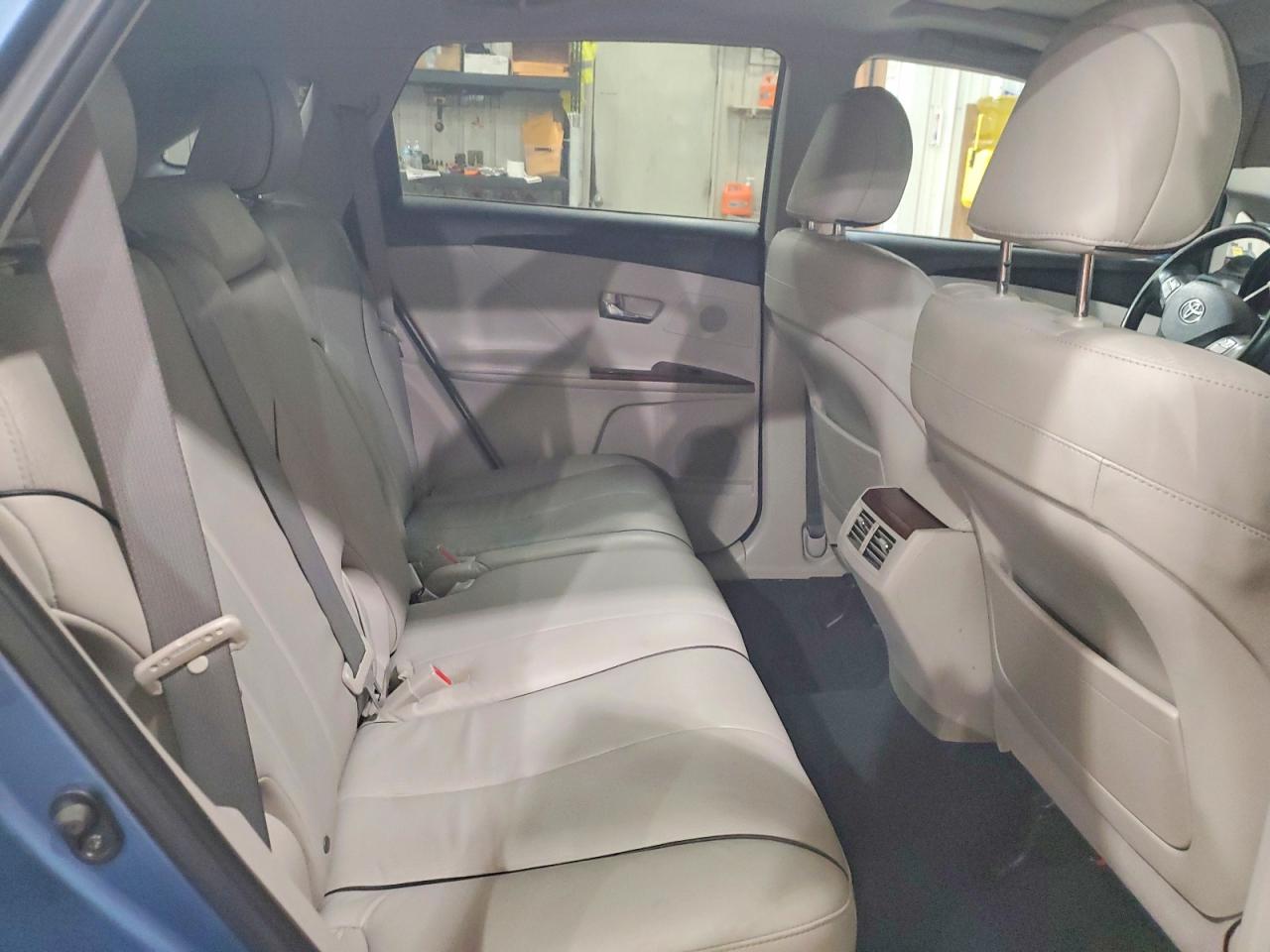 2010 TOYOTA VENZA photo 11
