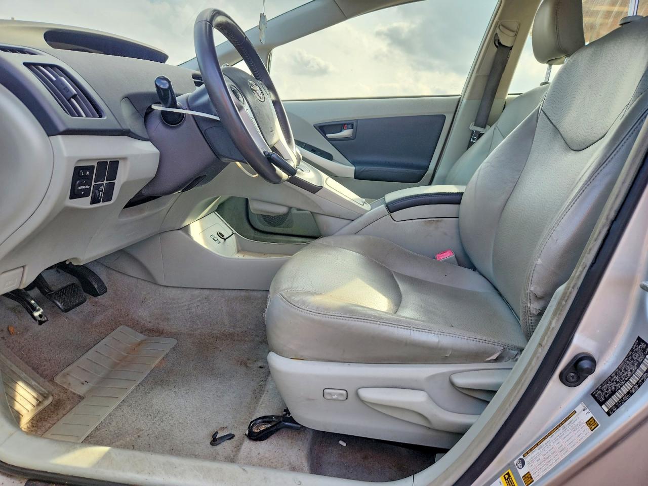 2010 TOYOTA PRIUS photo 7